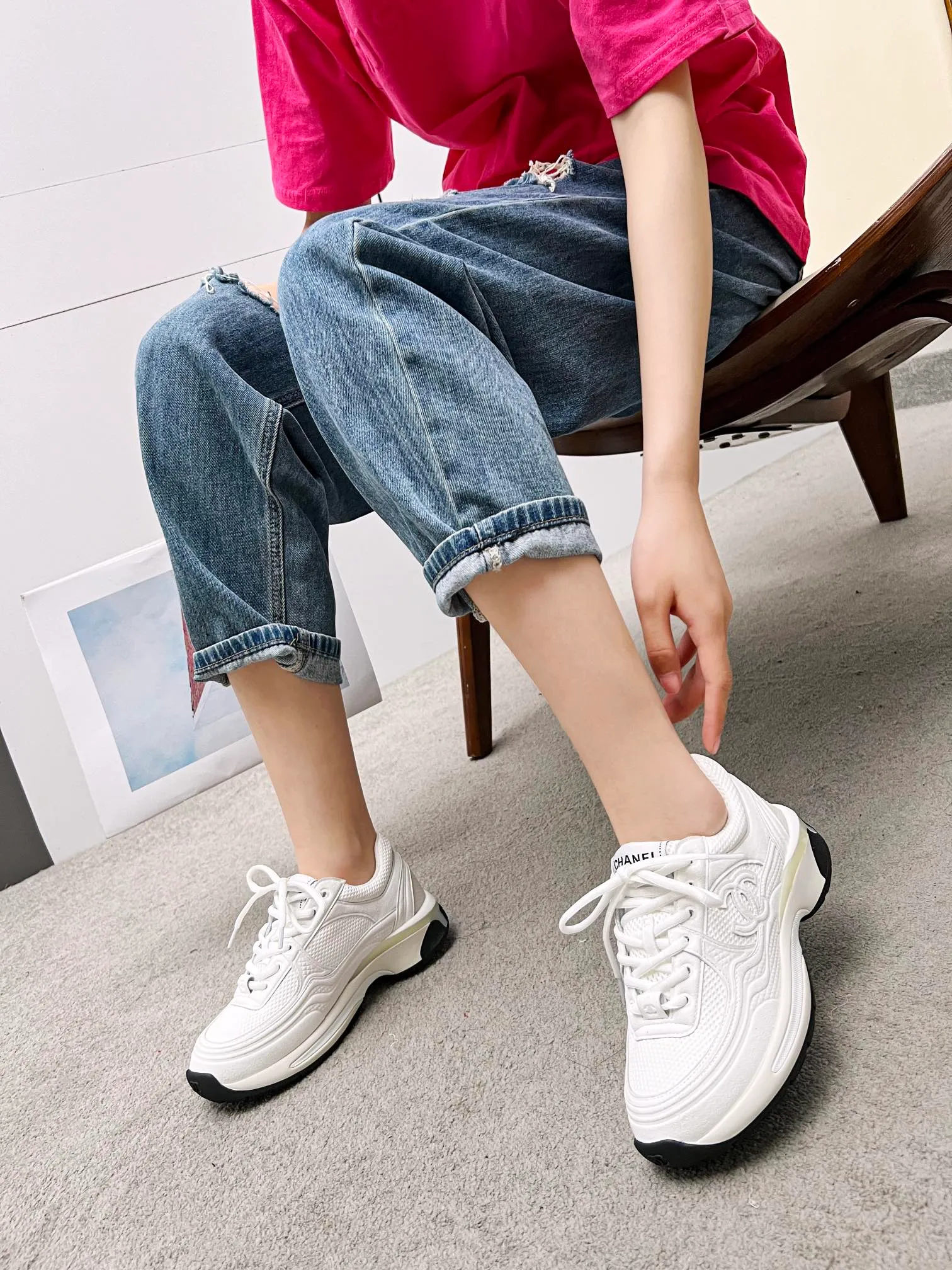 👟👟Ex-factory price 640👟👟 chanel Chanel 2024 early spring vacation series latest casual sports shoes silver white, gold white, silver gray, black and red! Incomparably beautiful and easy to wear, very light, the lining is also super soft, super comfortable, the upper is breathable, the color is high-end and durable, versatile. Upper: cowhide and cloth stitching. Inner: breathable mesh. Original foam combination outsole. Size: 35-40.